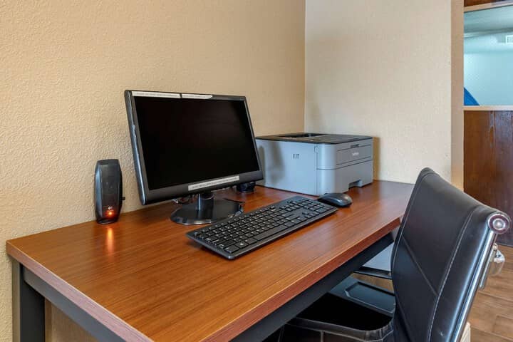 Business Center 27 of 31